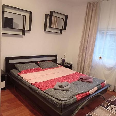 Apartament Bed & Breakfast Floresti  Ngoại thất bức ảnh