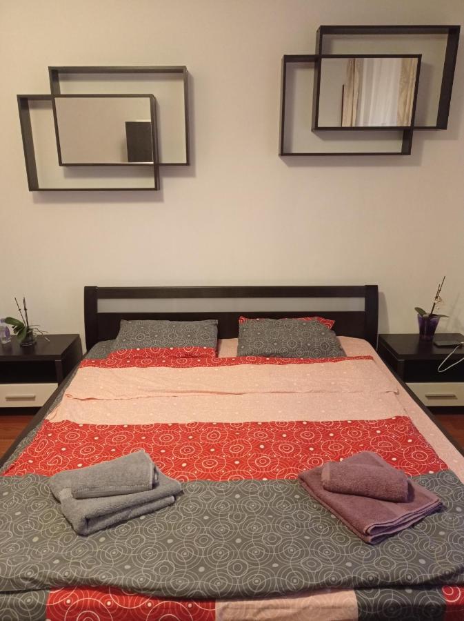Apartament Bed & Breakfast Floresti  Ngoại thất bức ảnh