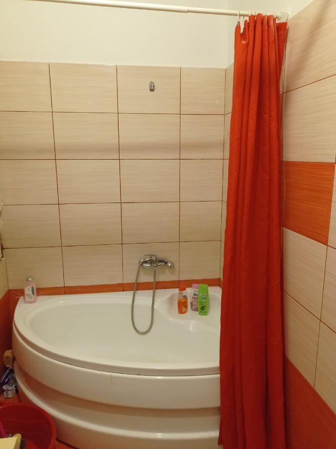 Apartament Bed & Breakfast Floresti  Ngoại thất bức ảnh