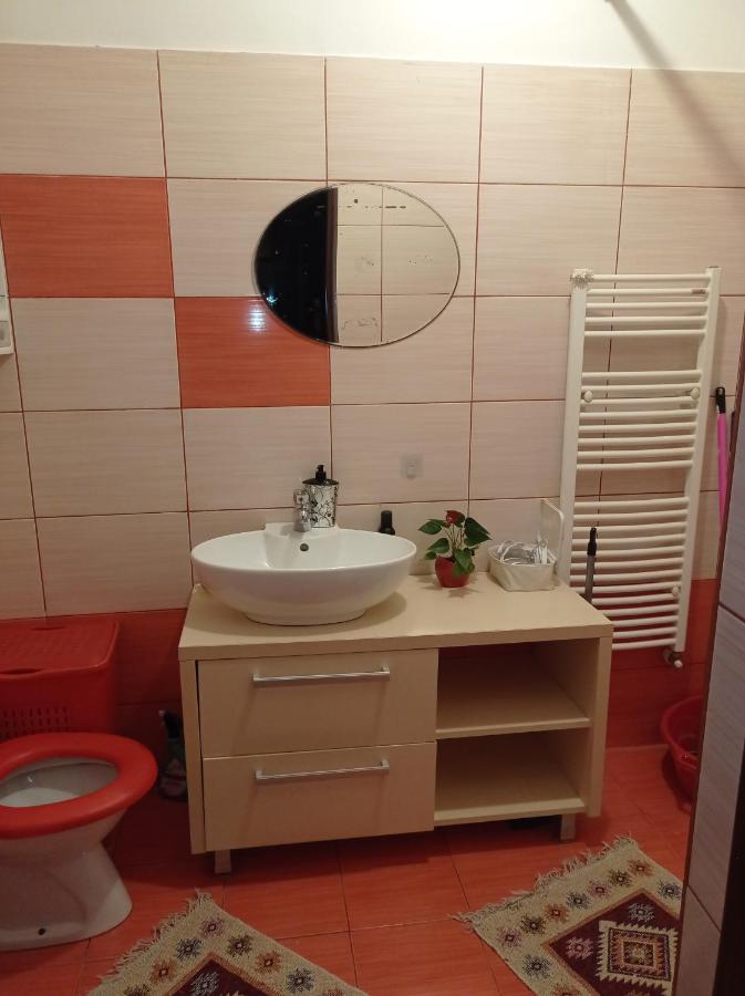 Apartament Bed & Breakfast Floresti  Ngoại thất bức ảnh